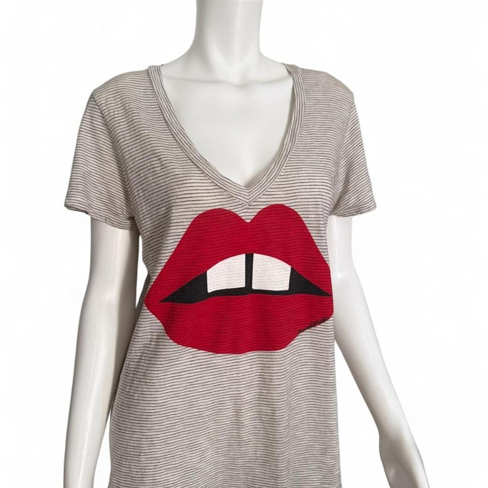 Lauren Moshi Red Lips Graphic Striped V Neck Tee Gray Designer